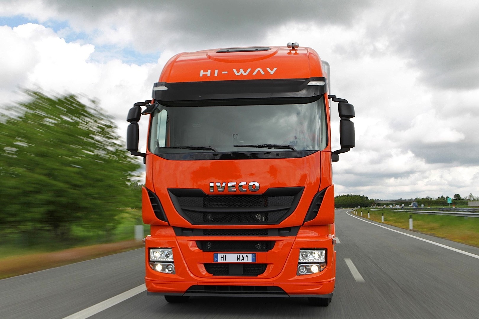 Iveco stralis hi way 3 768x511logo 0acfafad47c539aebdae41499e1e3ab9e41eb209ff6f7ebdbfe86b6529628e7f